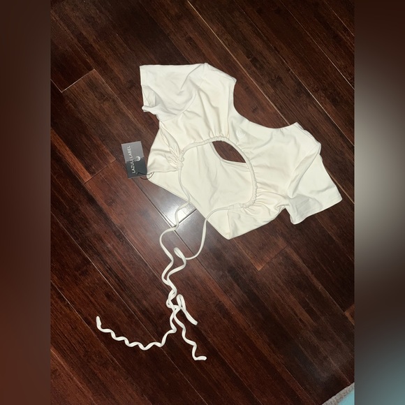 Lazuli label crop top in cream - Picture 1 of 17
